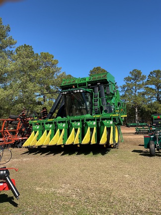 2017 John Deere CP690 Photo 2