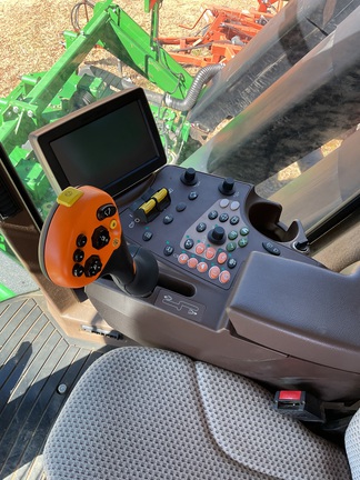 2017 John Deere CP690 Photo 19