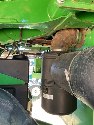 2017 John Deere CP690 Photo 14