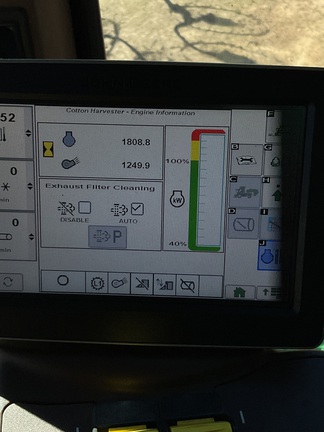 2017 John Deere CP690 Photo 22