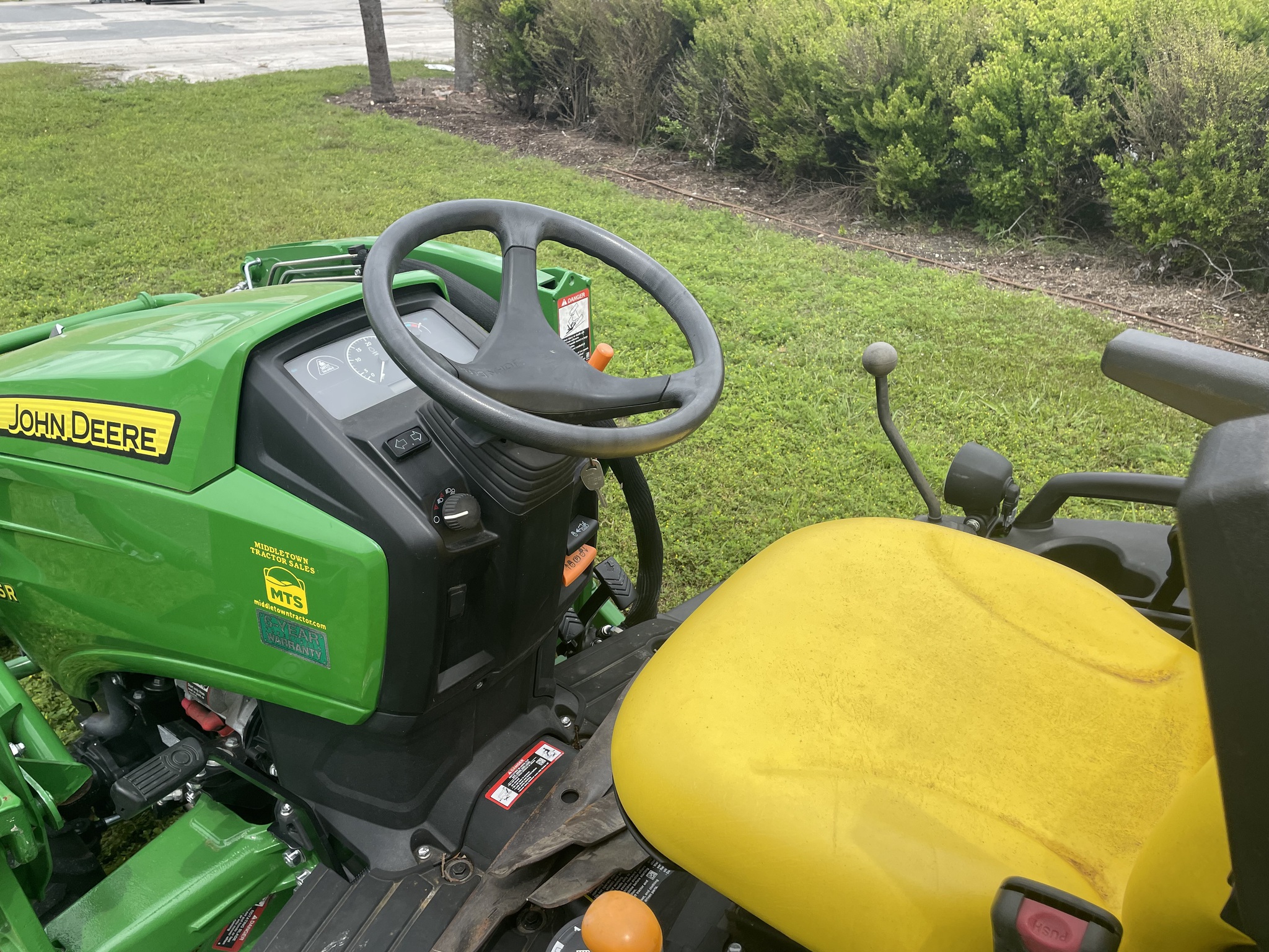 2017 John Deere 1025R Image 7