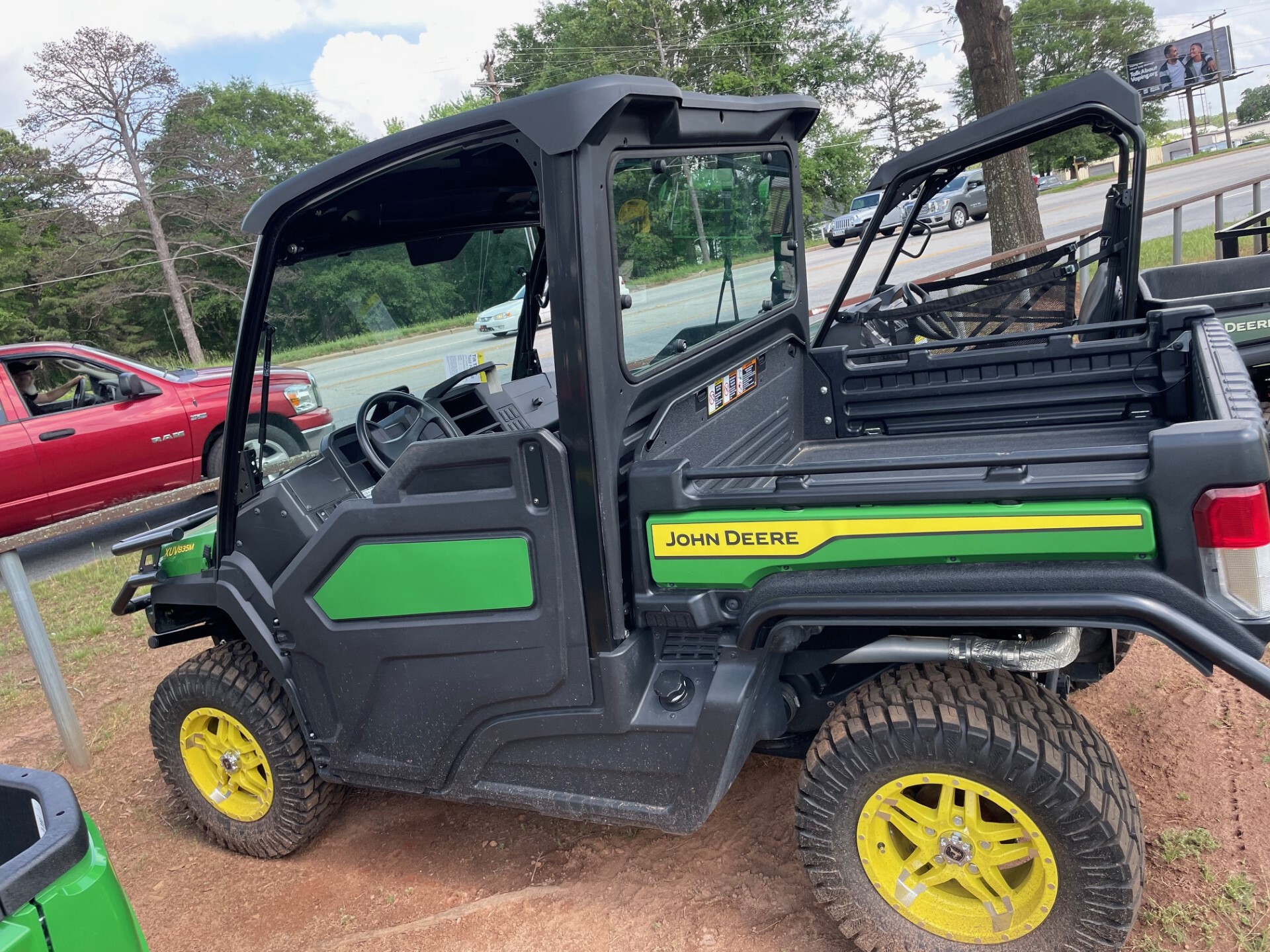 2023 John Deere XUV835M Image 1