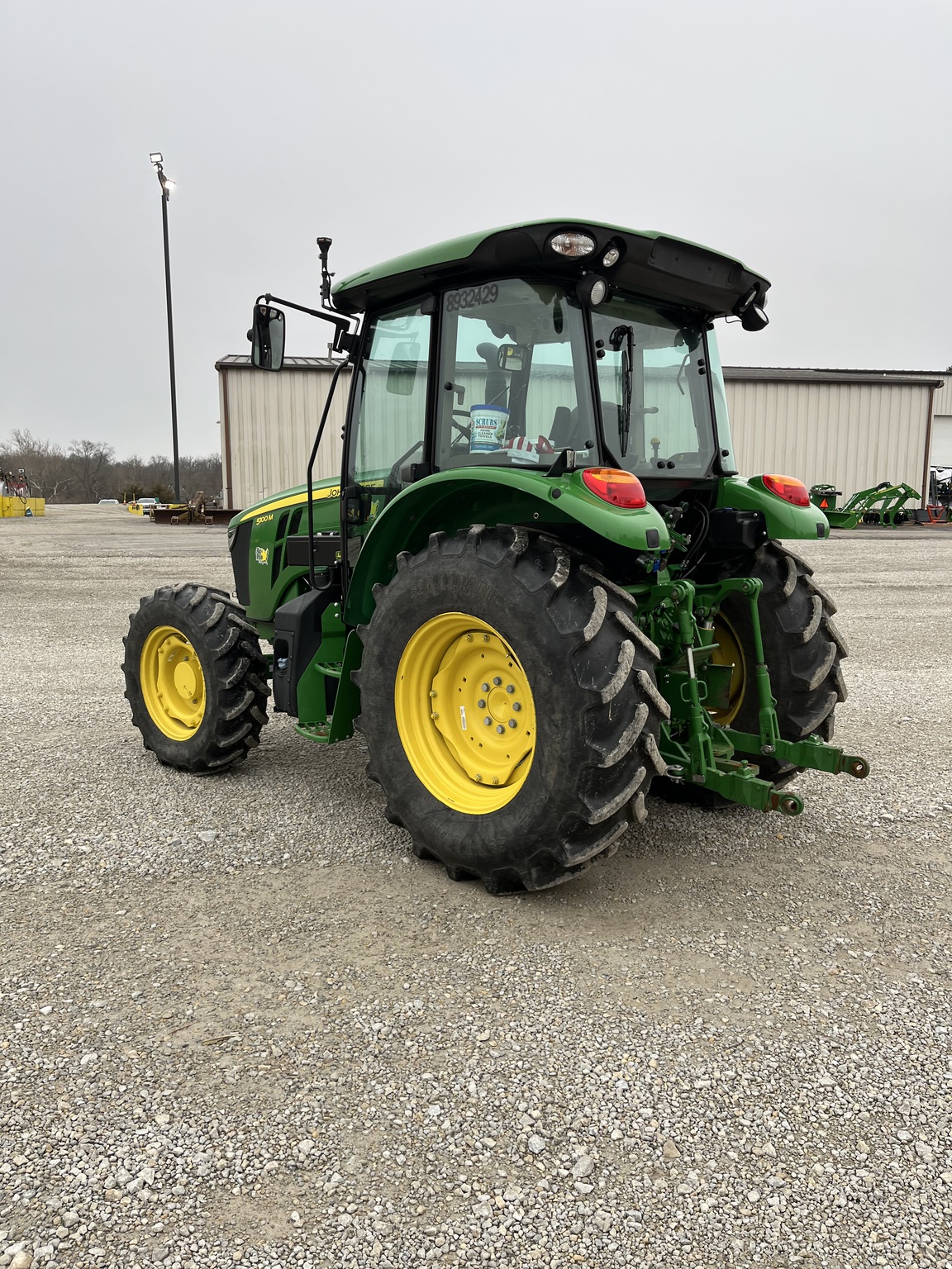 2022 John Deere 5100M Image 4