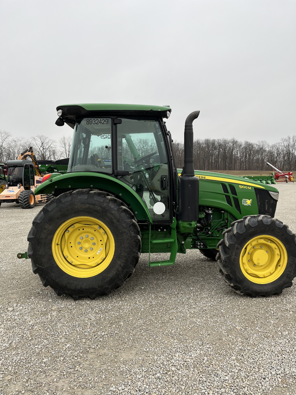 2022 John Deere 5100M Image 7