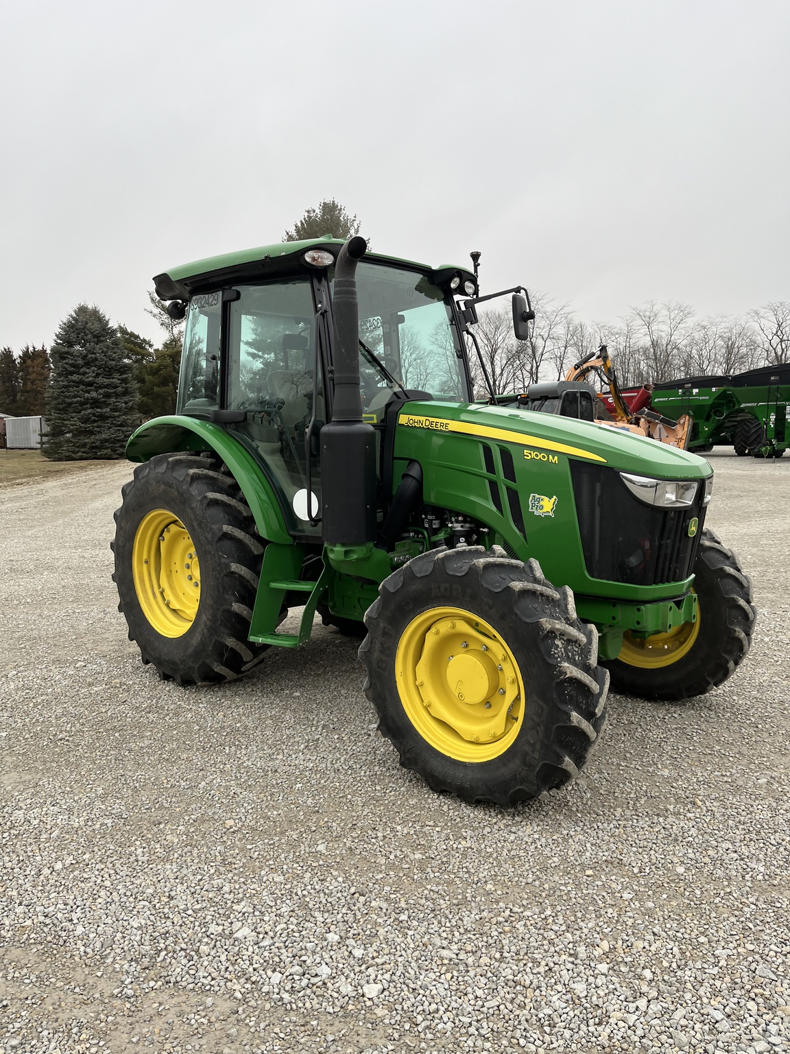 2022 John Deere 5100M Image 1
