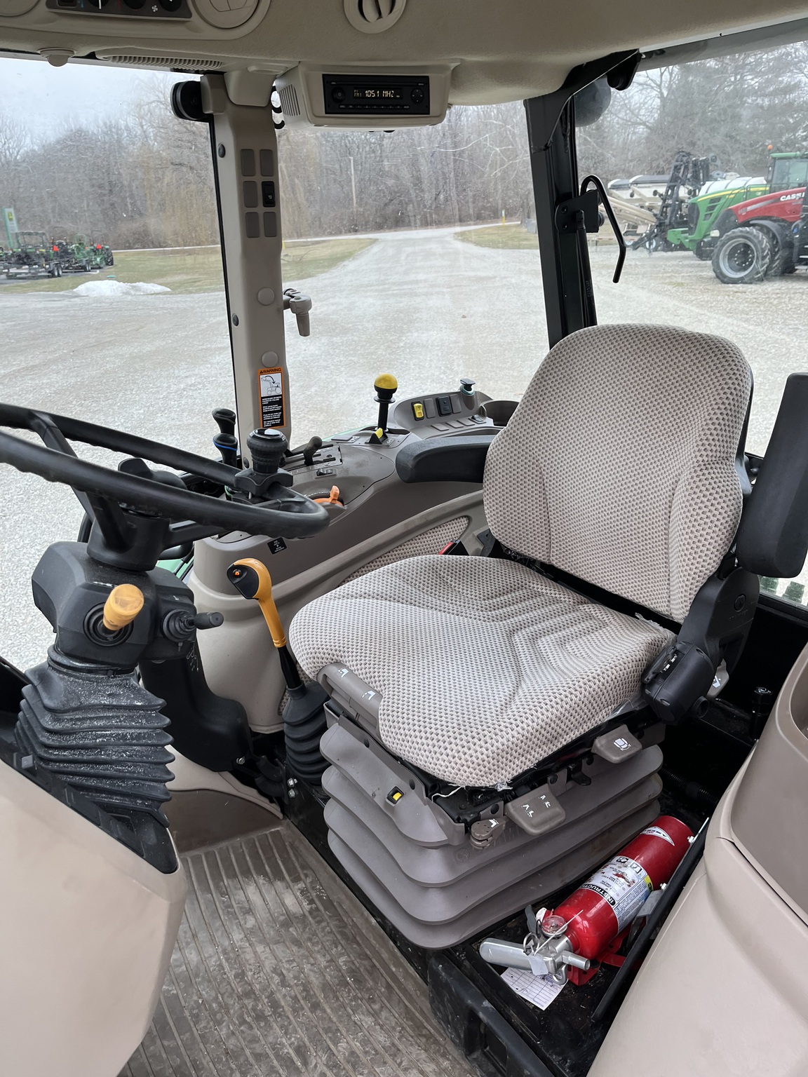 2022 John Deere 5100M Image 9