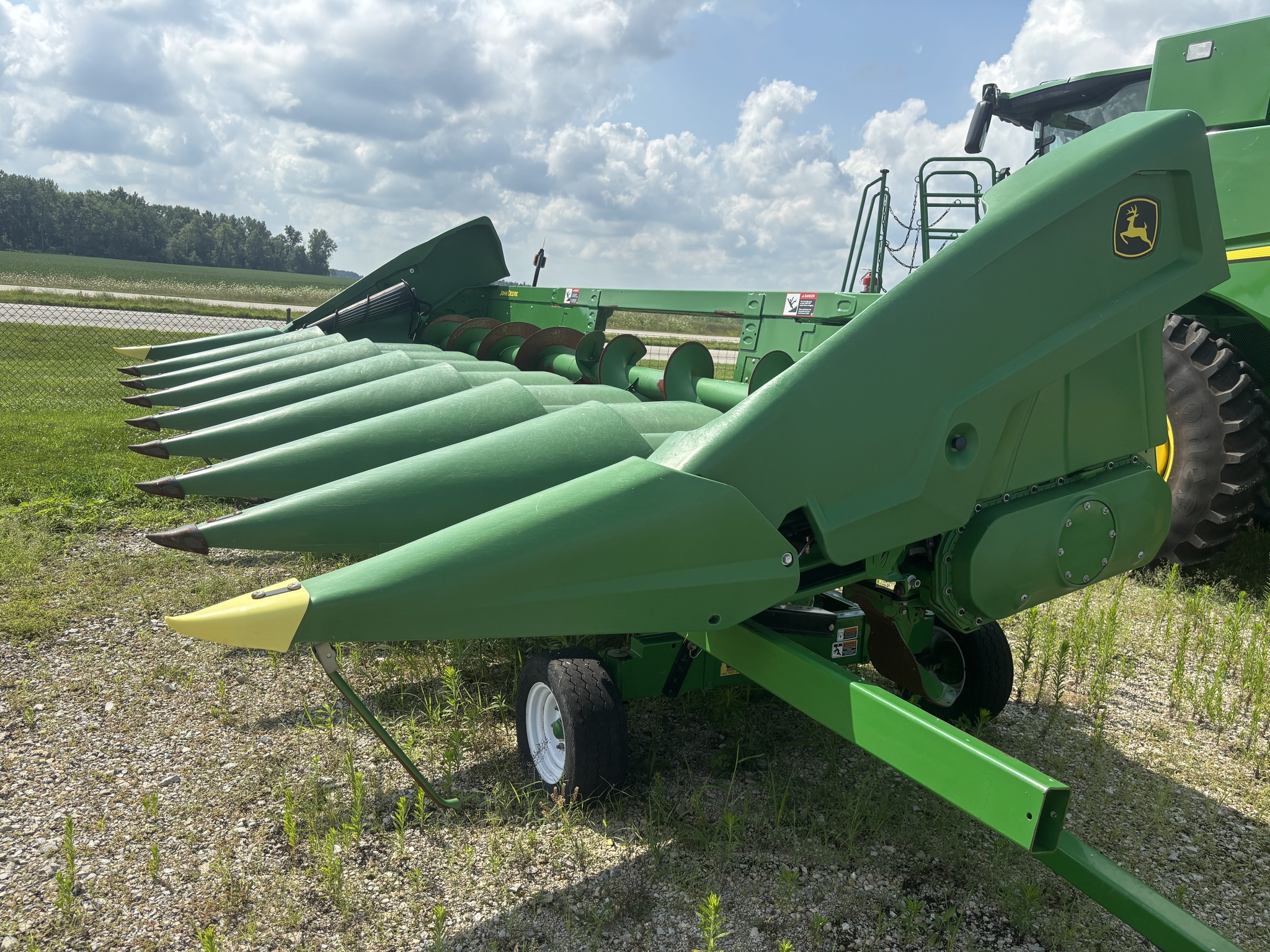 Used 2022 John Deere C8R Corn and Row Crop headers at Koenig Equipment in Greensburg, IN - PhotoXL0