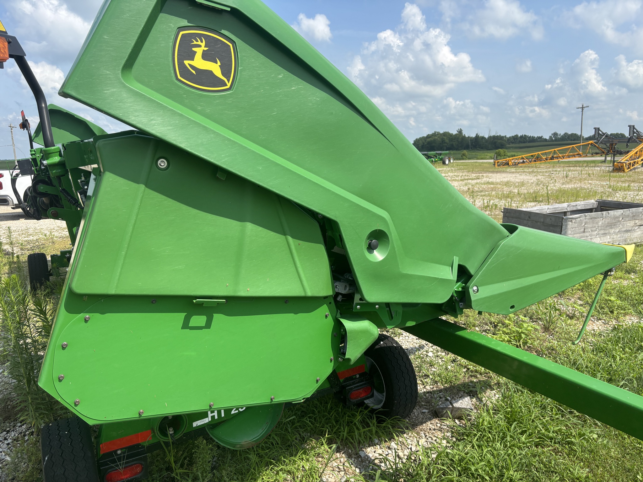 Used 2022 John Deere C8R Corn and Row Crop headers at Koenig Equipment in Greensburg, IN - PhotoXL3