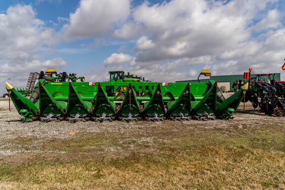 Used 2022 John Deere C8R Corn and Row Crop headers at Koenig Equipment in Greensburg, IN - Photo1