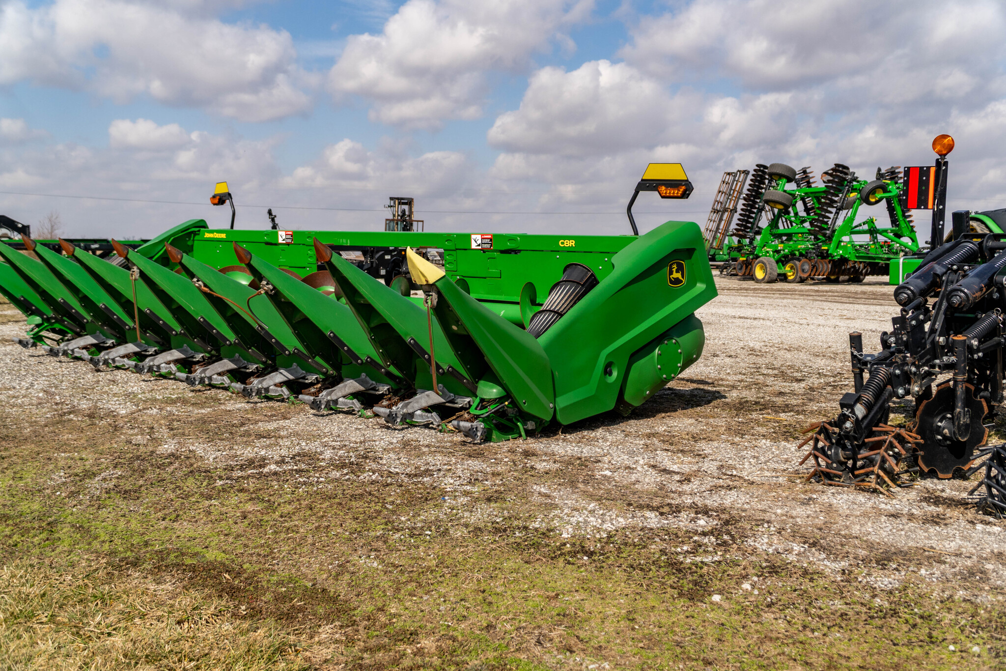 Used 2022 John Deere C8R Corn and Row Crop headers at Koenig Equipment in Greensburg, IN - PhotoXL2