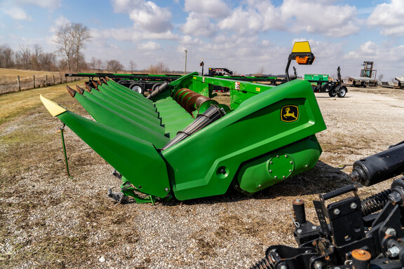 Used 2022 John Deere C8R Corn and Row Crop headers at Koenig Equipment in Greensburg, IN - Photo3