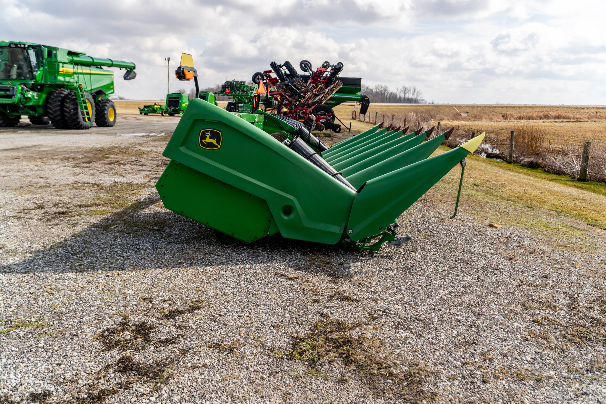 Used 2022 John Deere C8R Corn and Row Crop headers at Koenig Equipment in Greensburg, IN - PhotoXL7