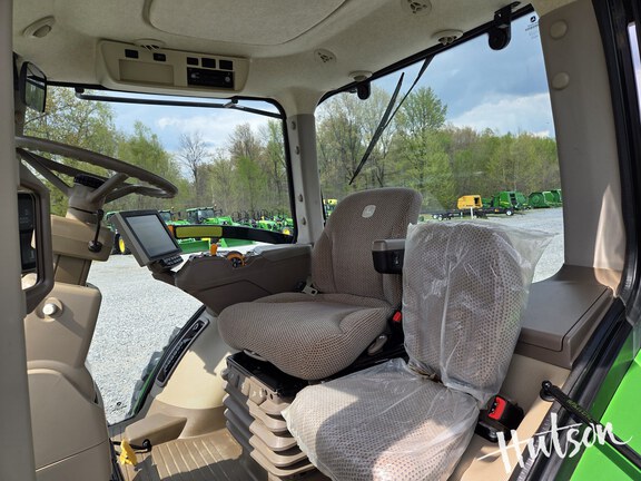 Photo of 2020 John Deere 8245R