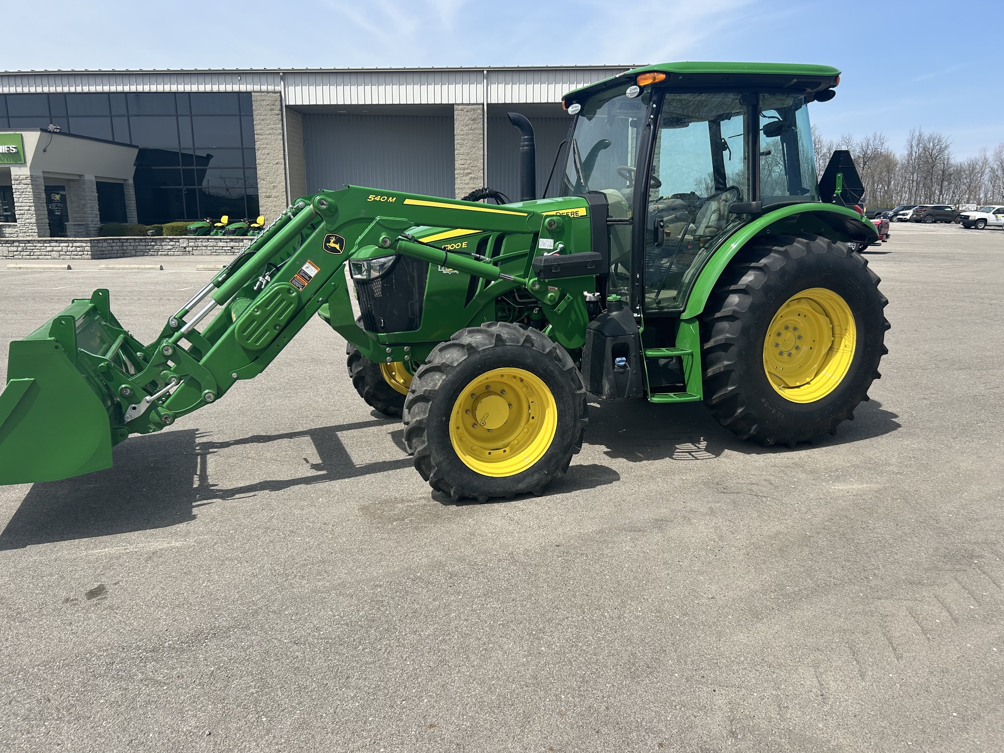 2024 John Deere 5100E Image 1