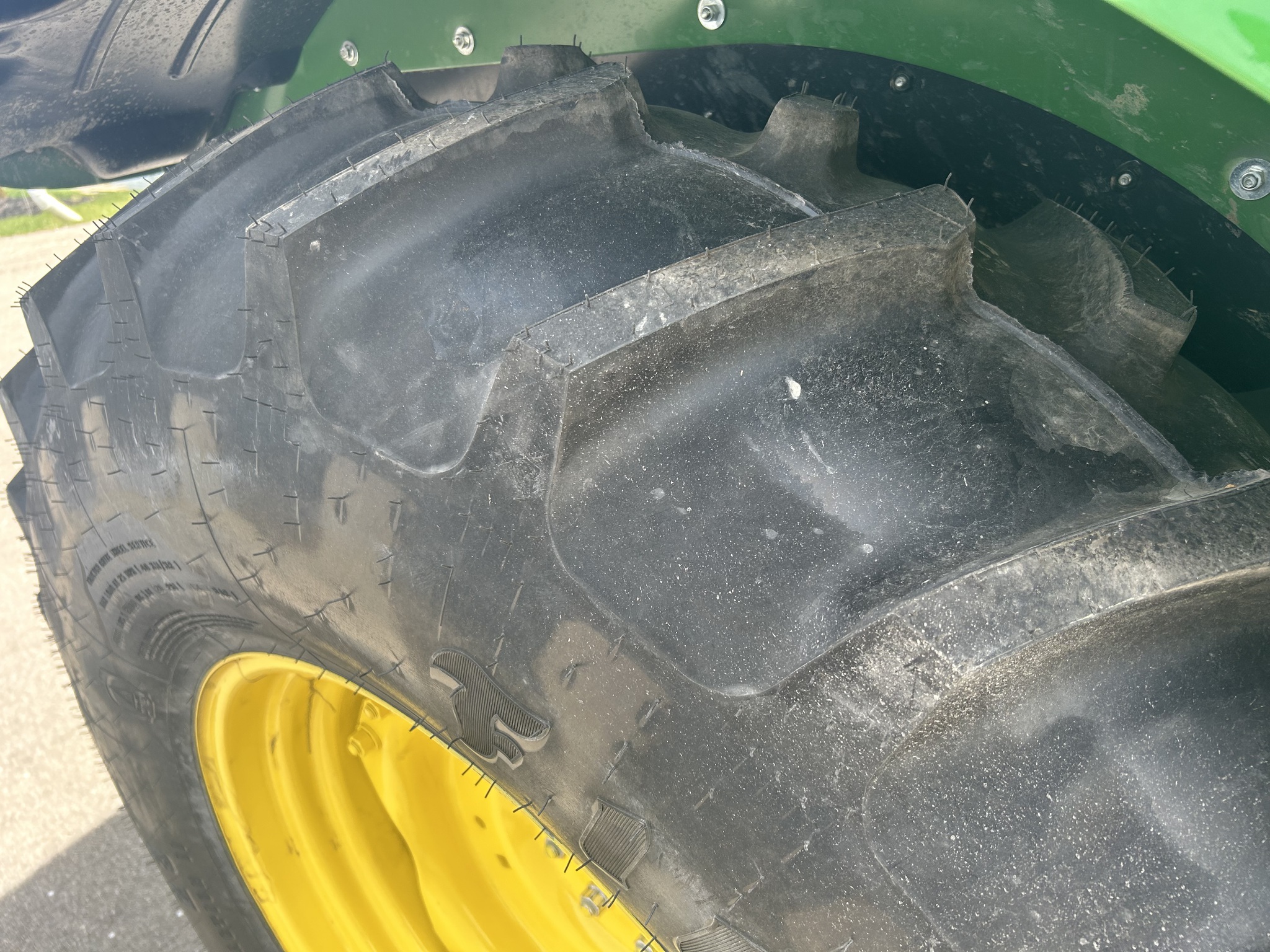 2024 John Deere 5100E Image 9