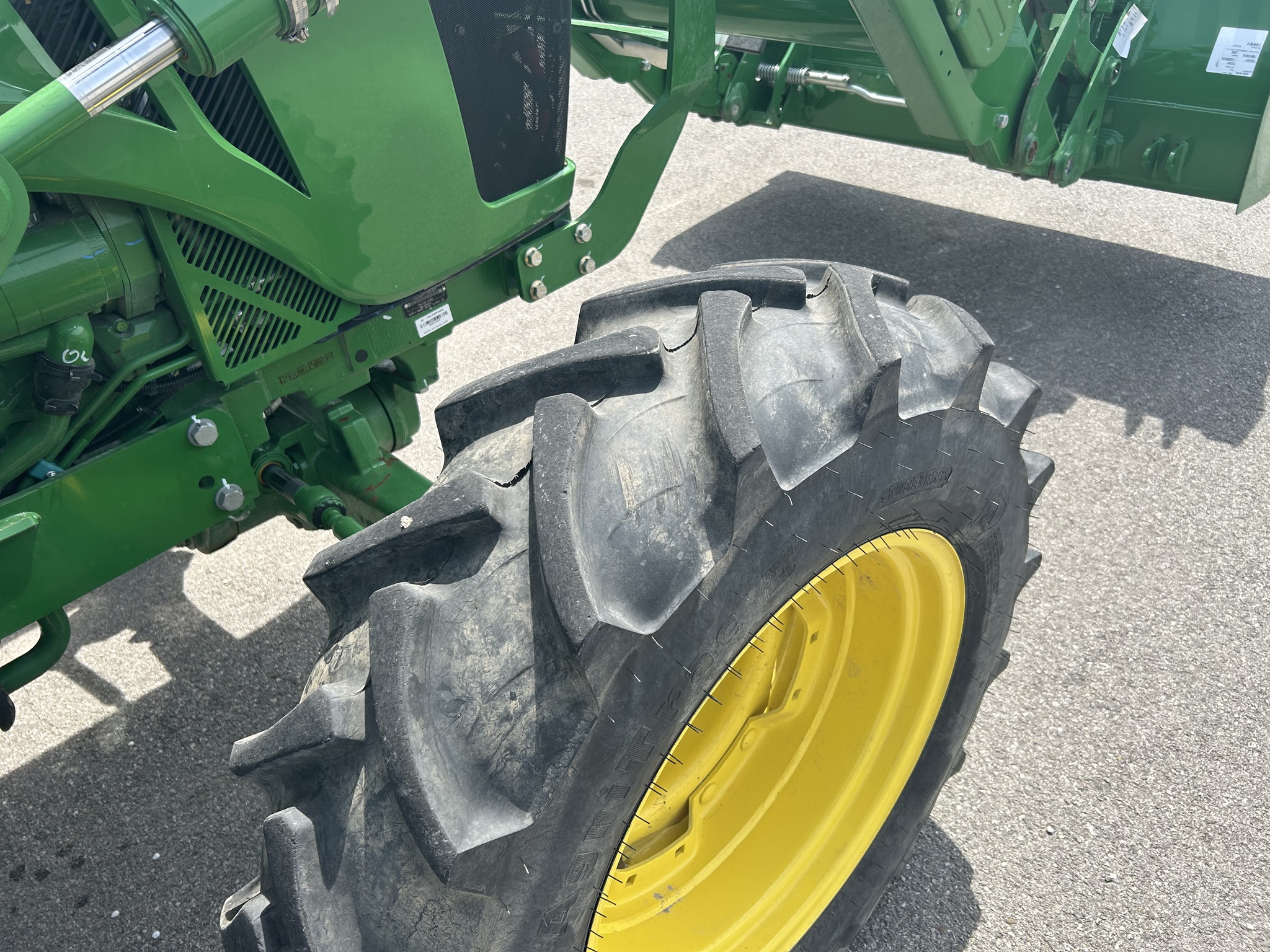 2024 John Deere 5100E Image 10