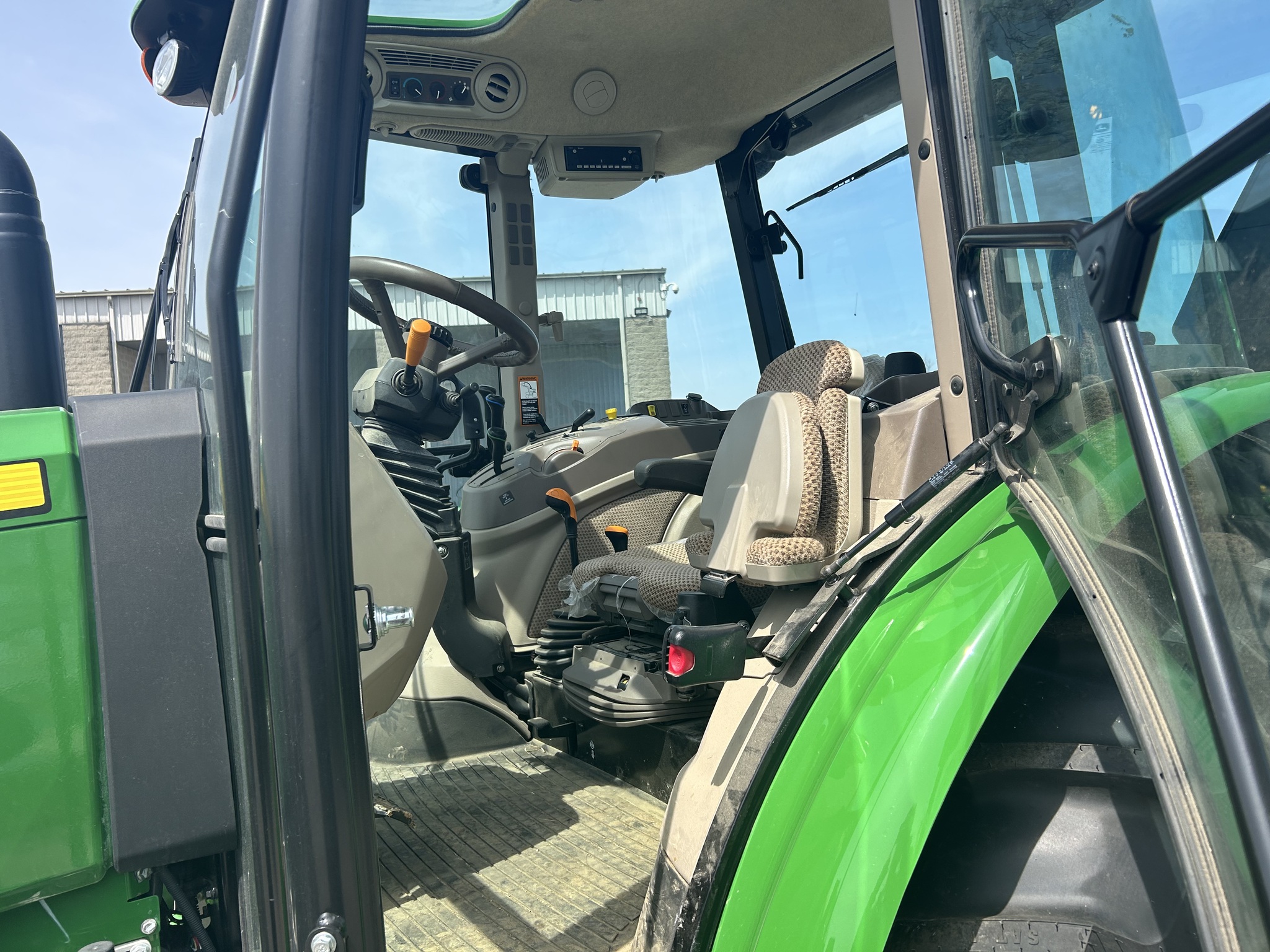 2024 John Deere 5100E Image 12