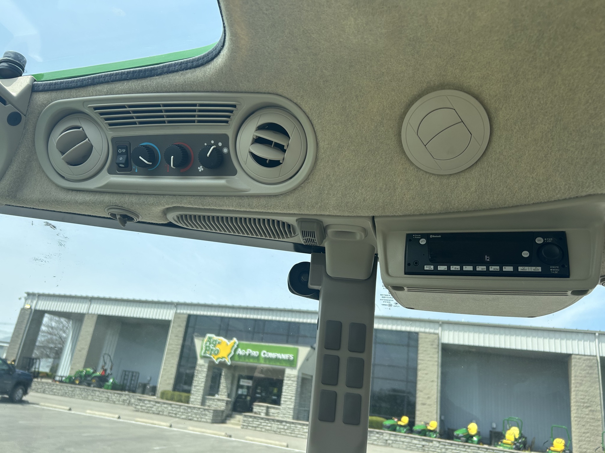2024 John Deere 5100E Image 15