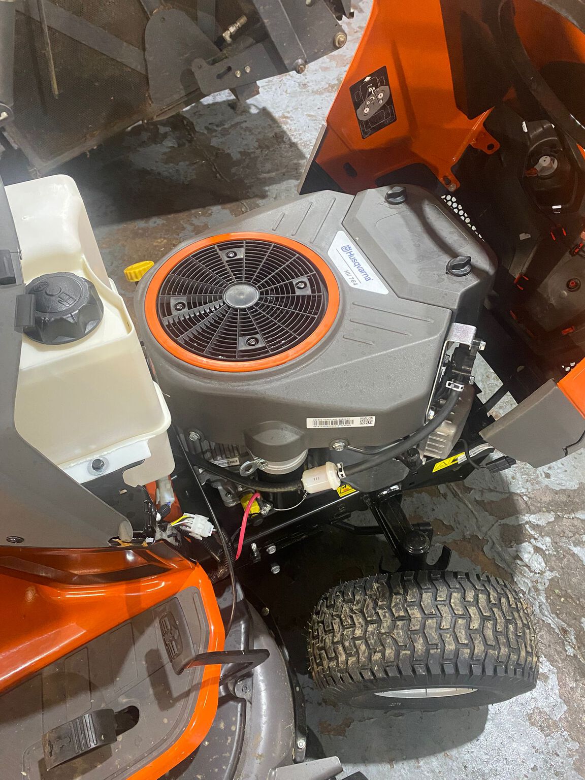 2023 Husqvarna TC242T