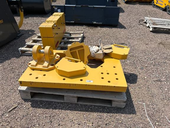 2024 John Deere CRLHITCH W/C
