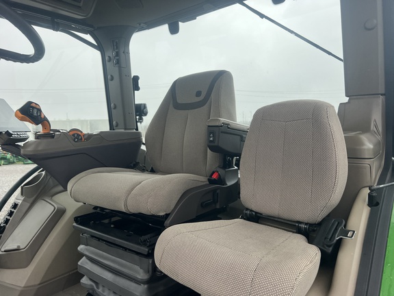 Photo of 2024 John Deere 8R 370