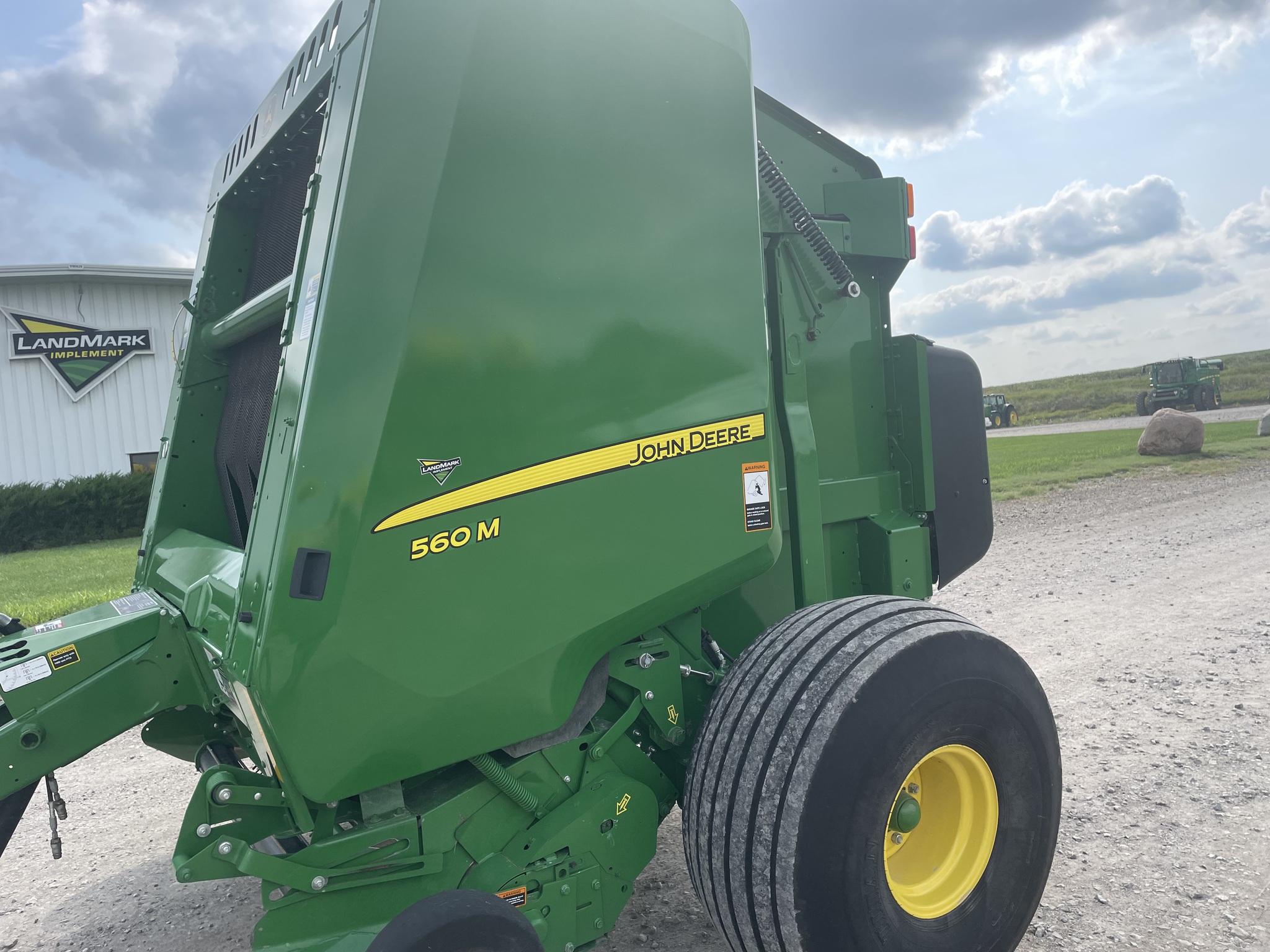 2019 John Deere 560M Image 2