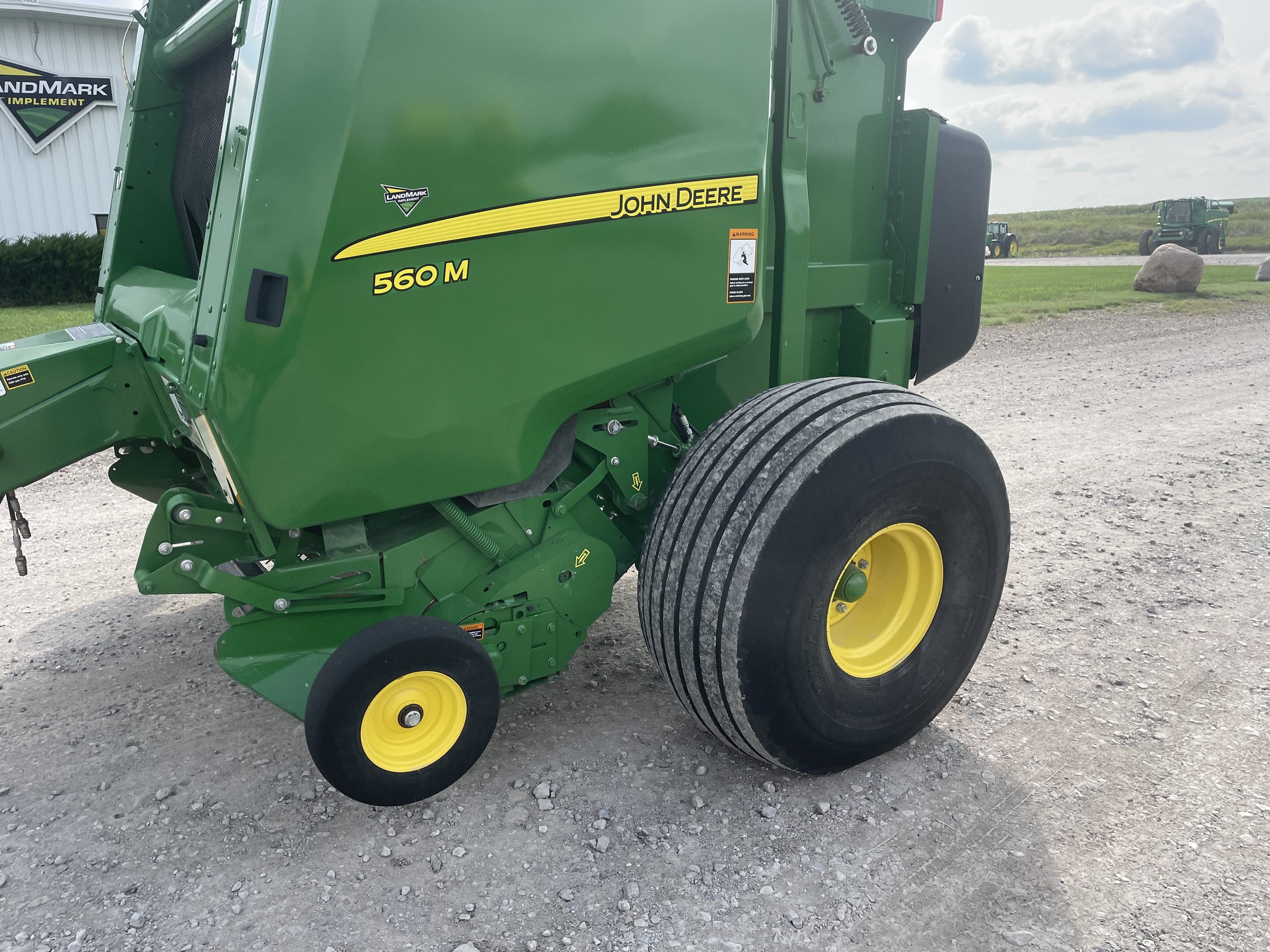 2019 John Deere 560M Image 3