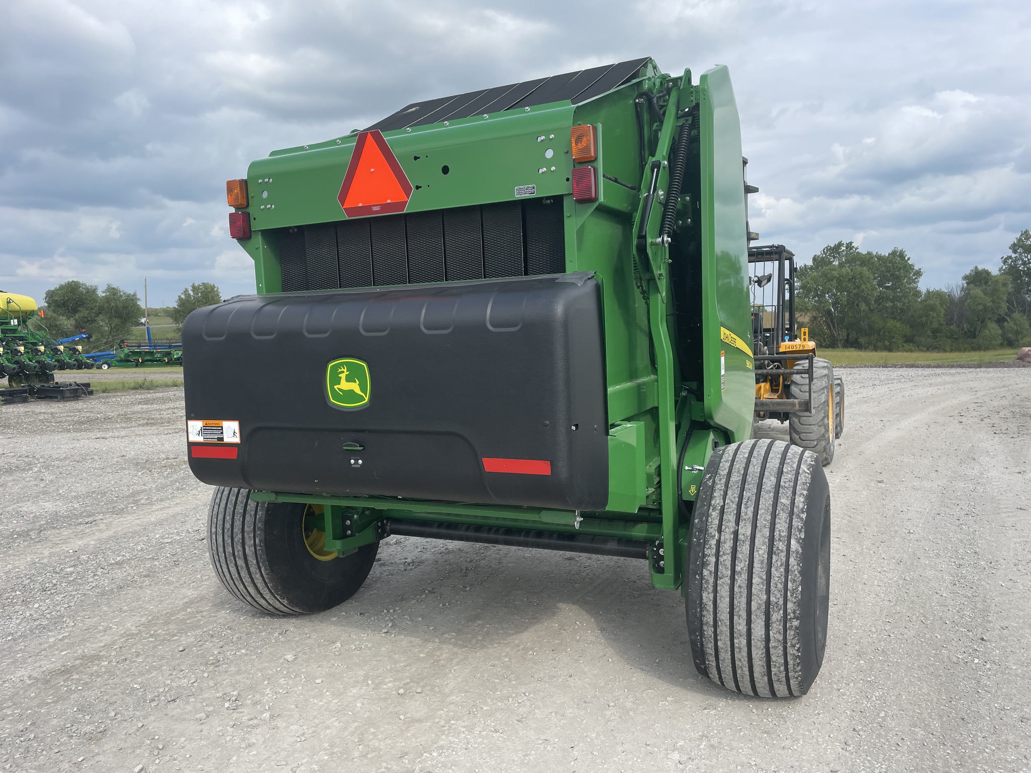 2019 John Deere 560M Image 6