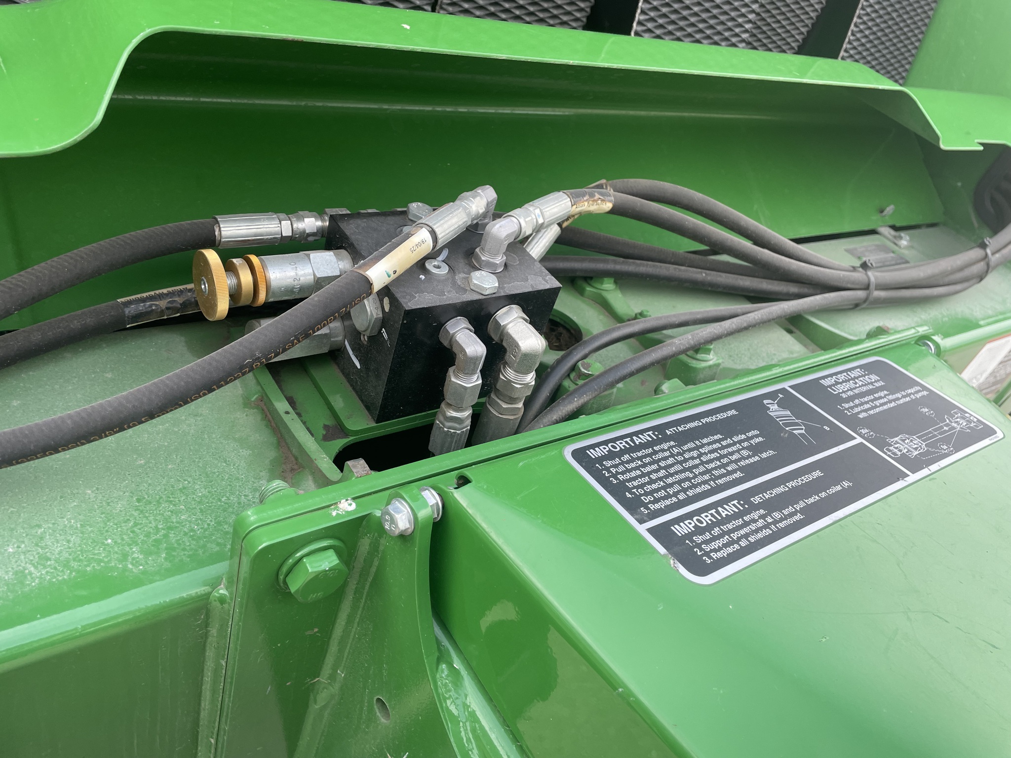 2019 John Deere 560M Image 9