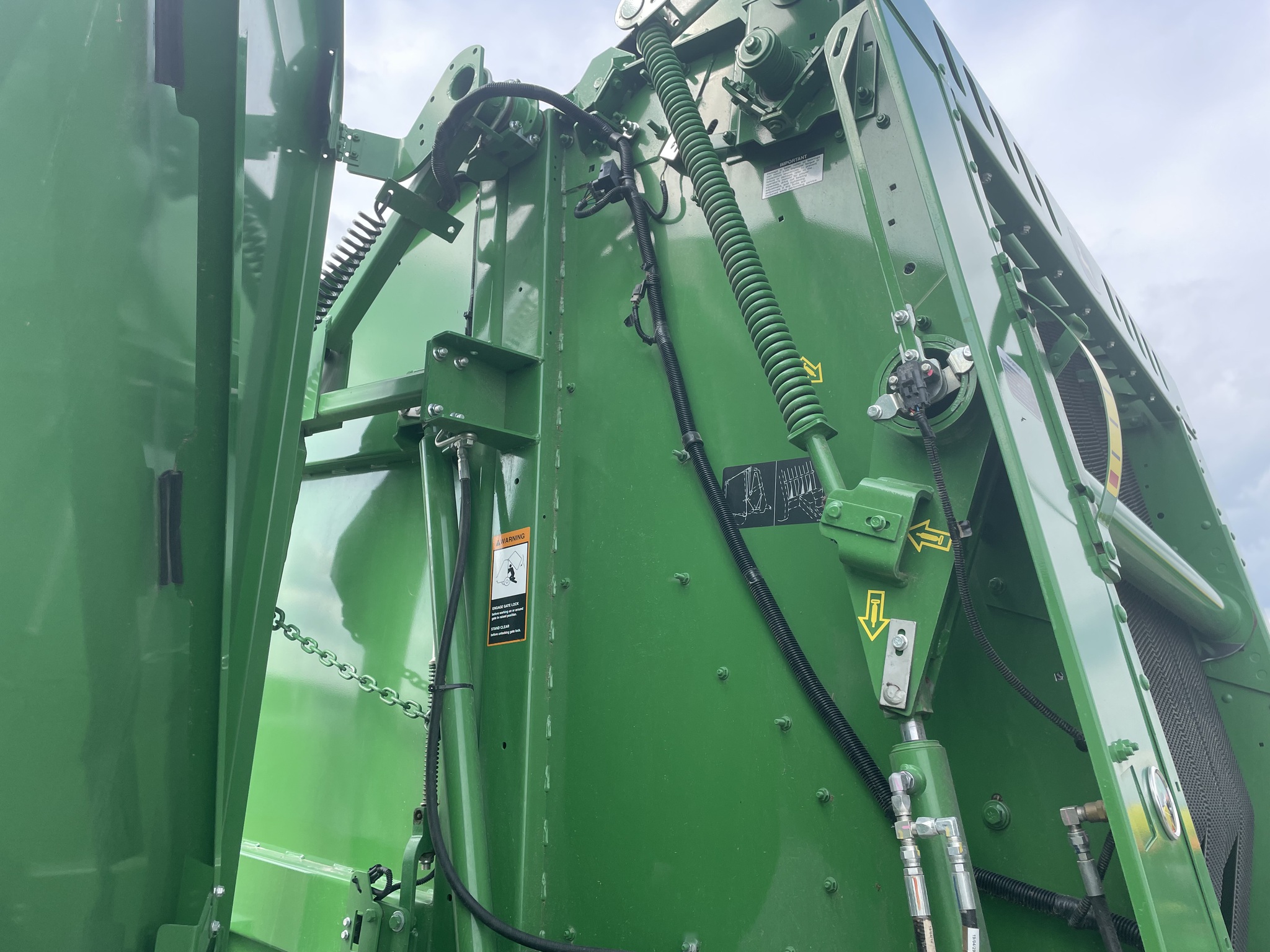2019 John Deere 560M Image 12