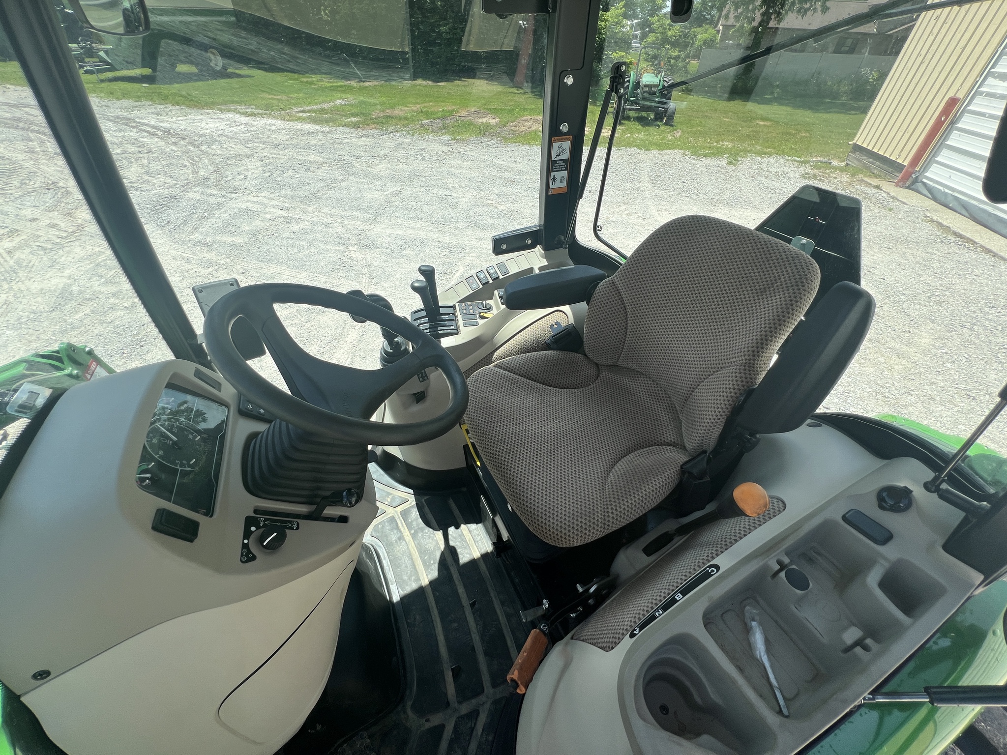 2023 John Deere 4066R Image 9