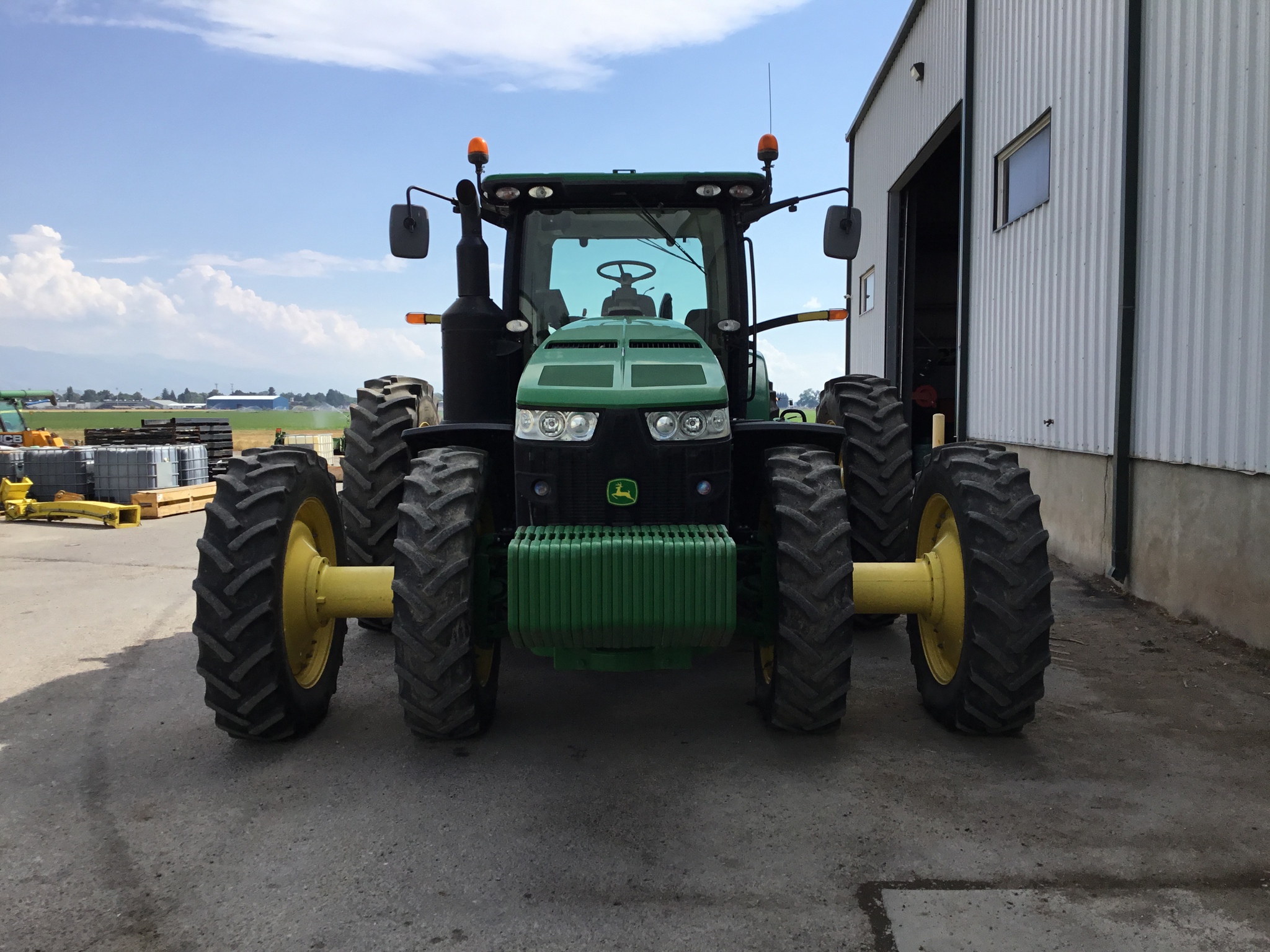 2015 John Deere 8320R Image 8