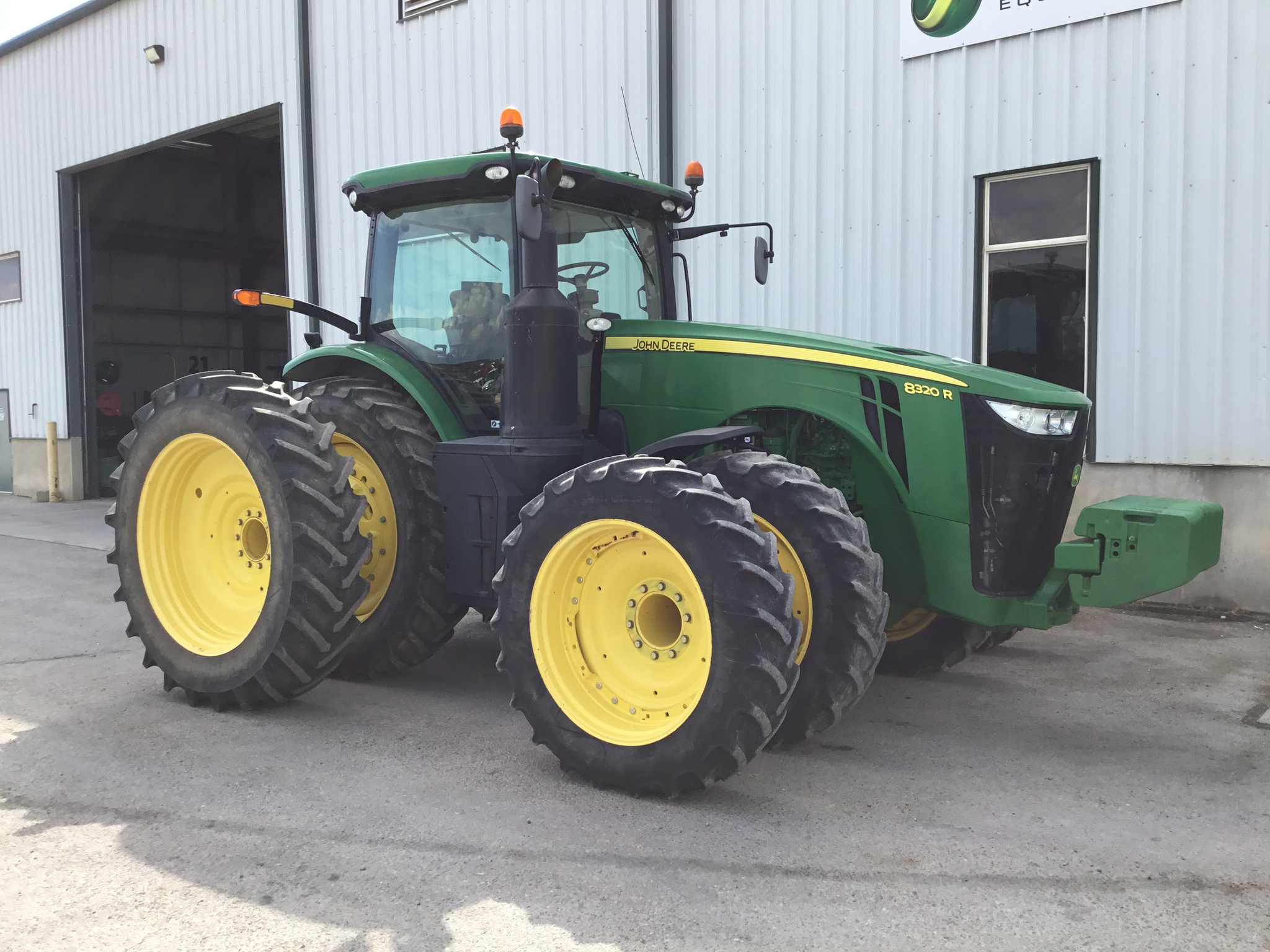 2015 John Deere 8320R Image 7