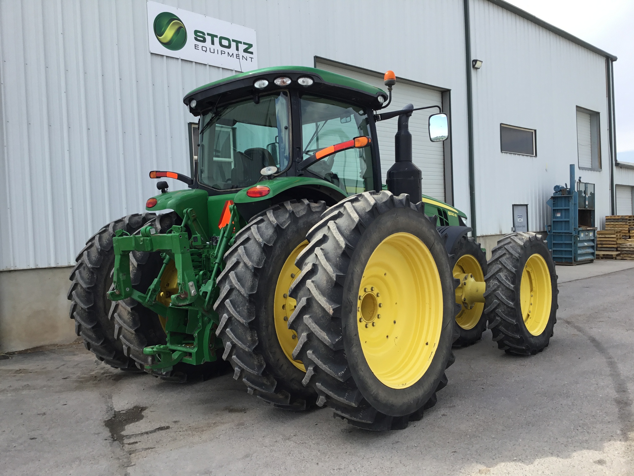 2015 John Deere 8320R Image 5