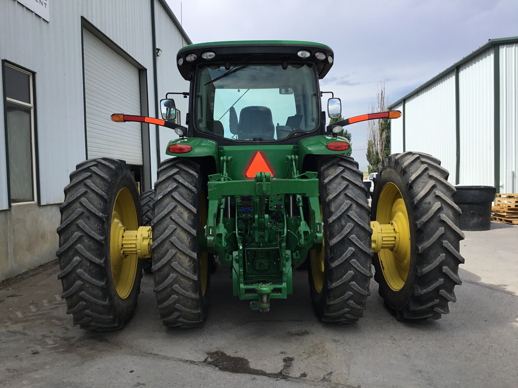 2015 John Deere 8320R Image 4