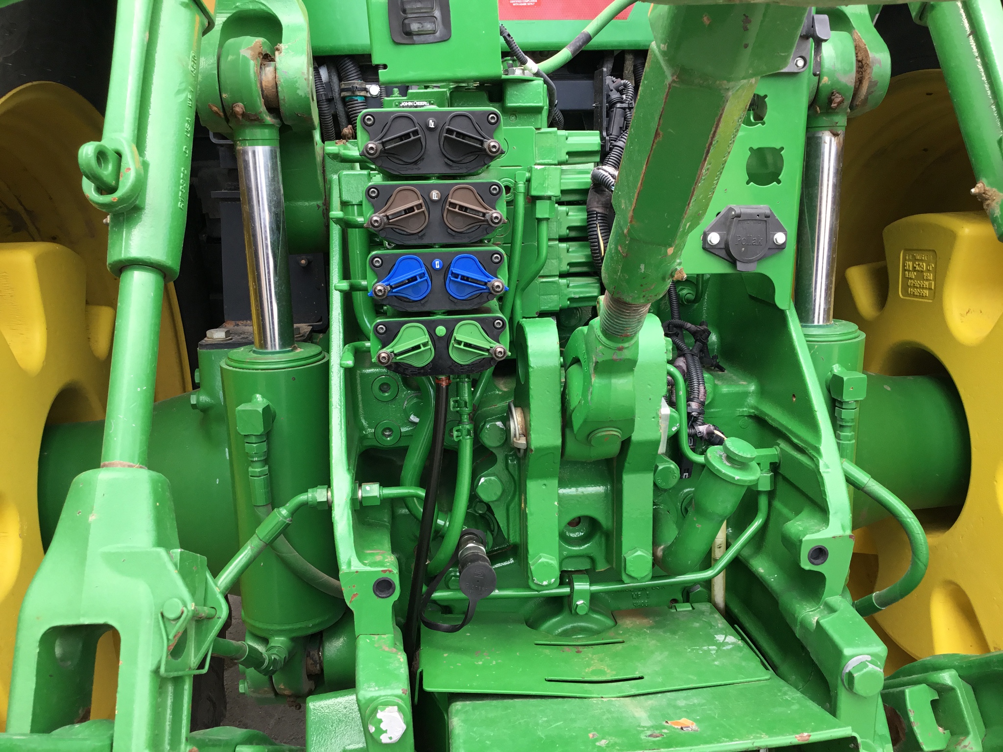 2015 John Deere 8320R Image 20