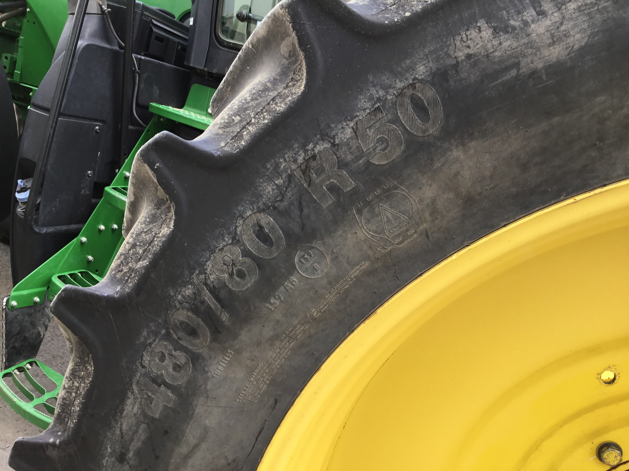 2015 John Deere 8320R Image 19