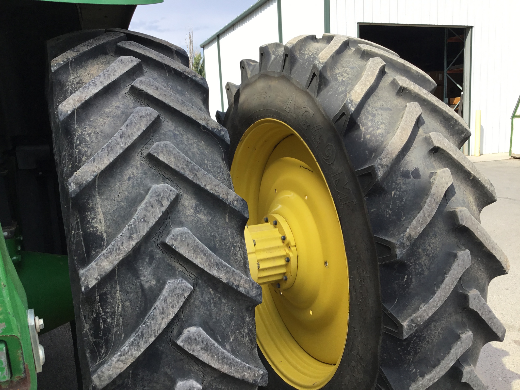 2015 John Deere 8320R Image 18