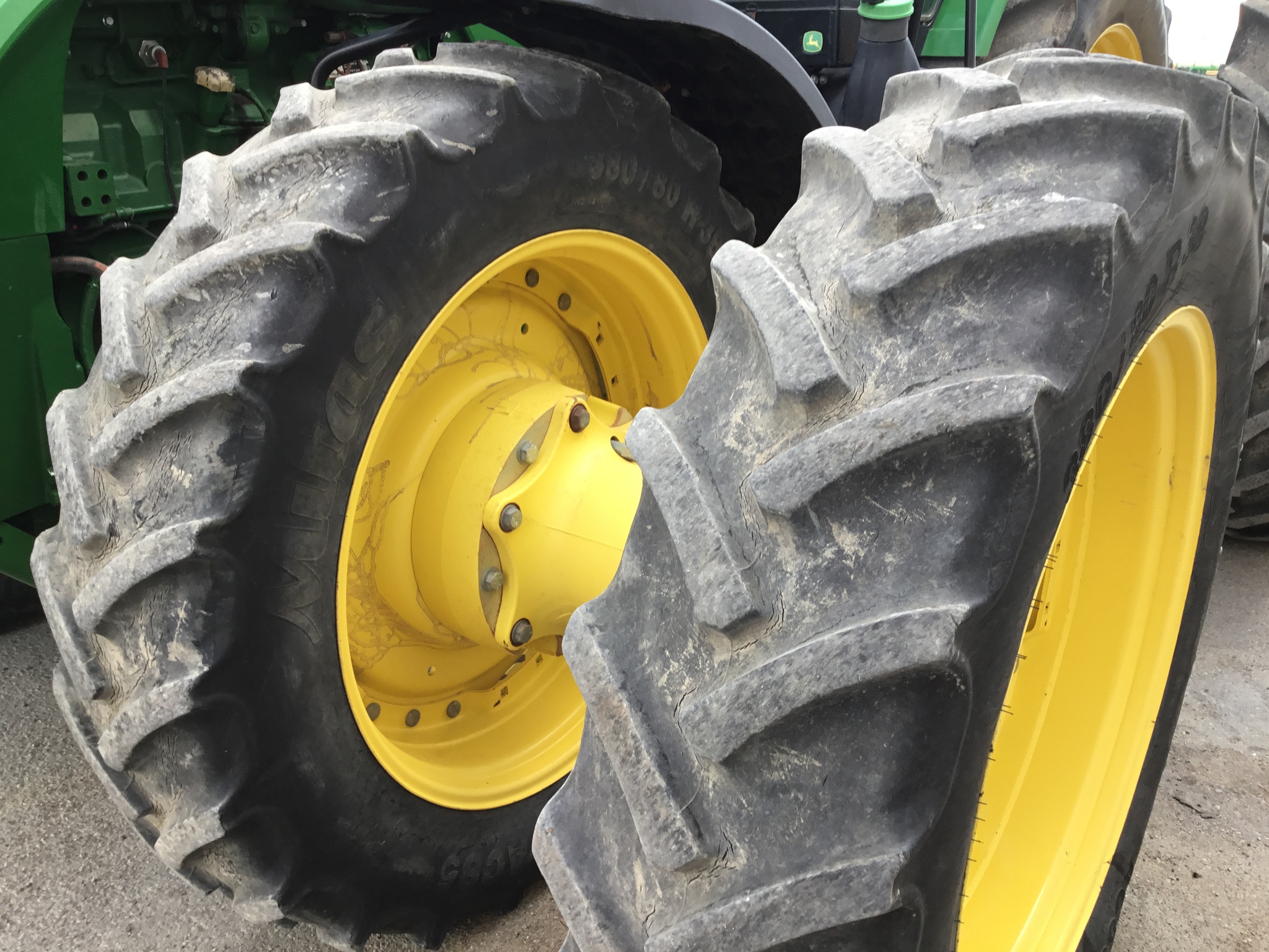 2015 John Deere 8320R Image 17