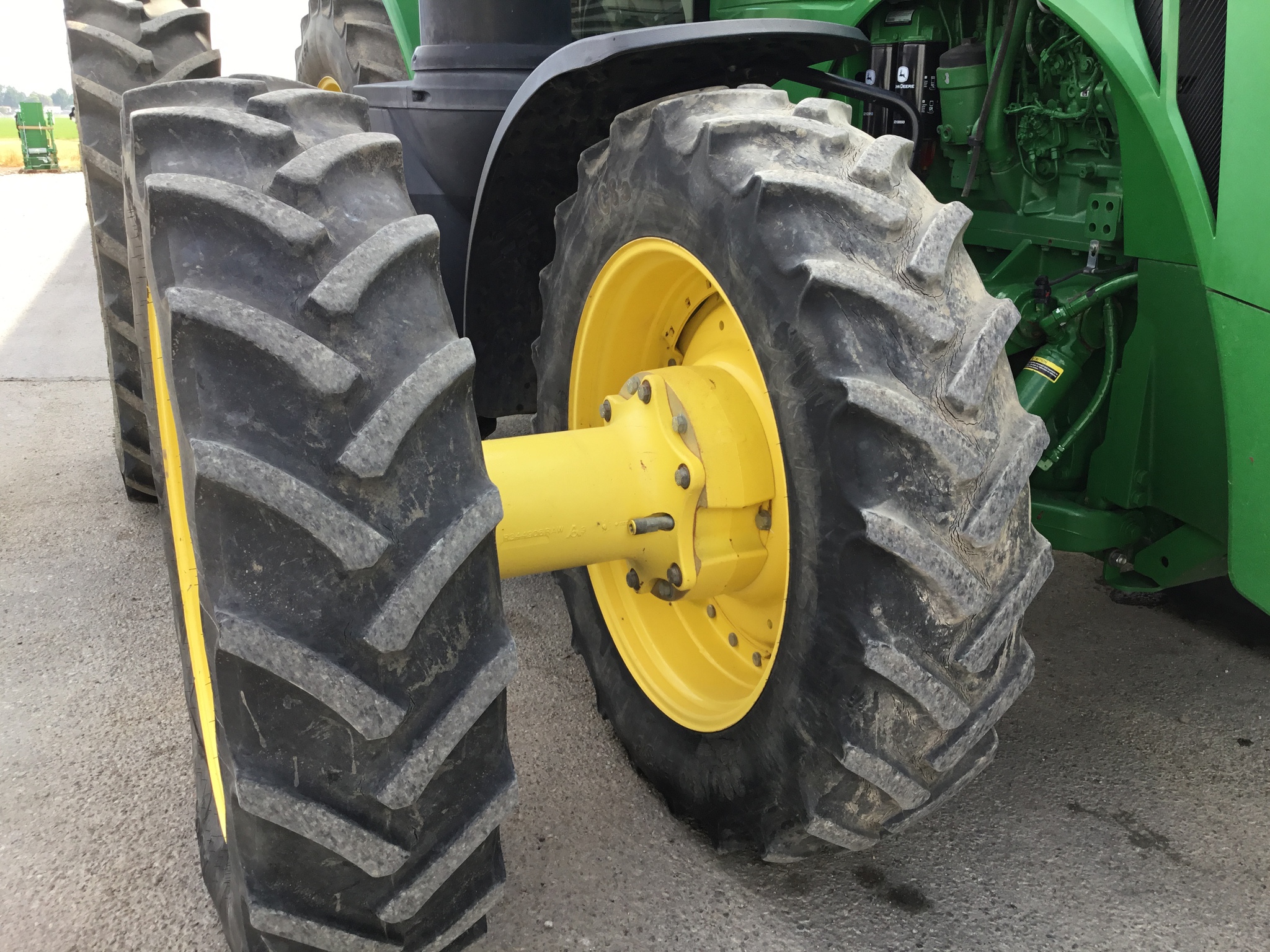 2015 John Deere 8320R Image 16
