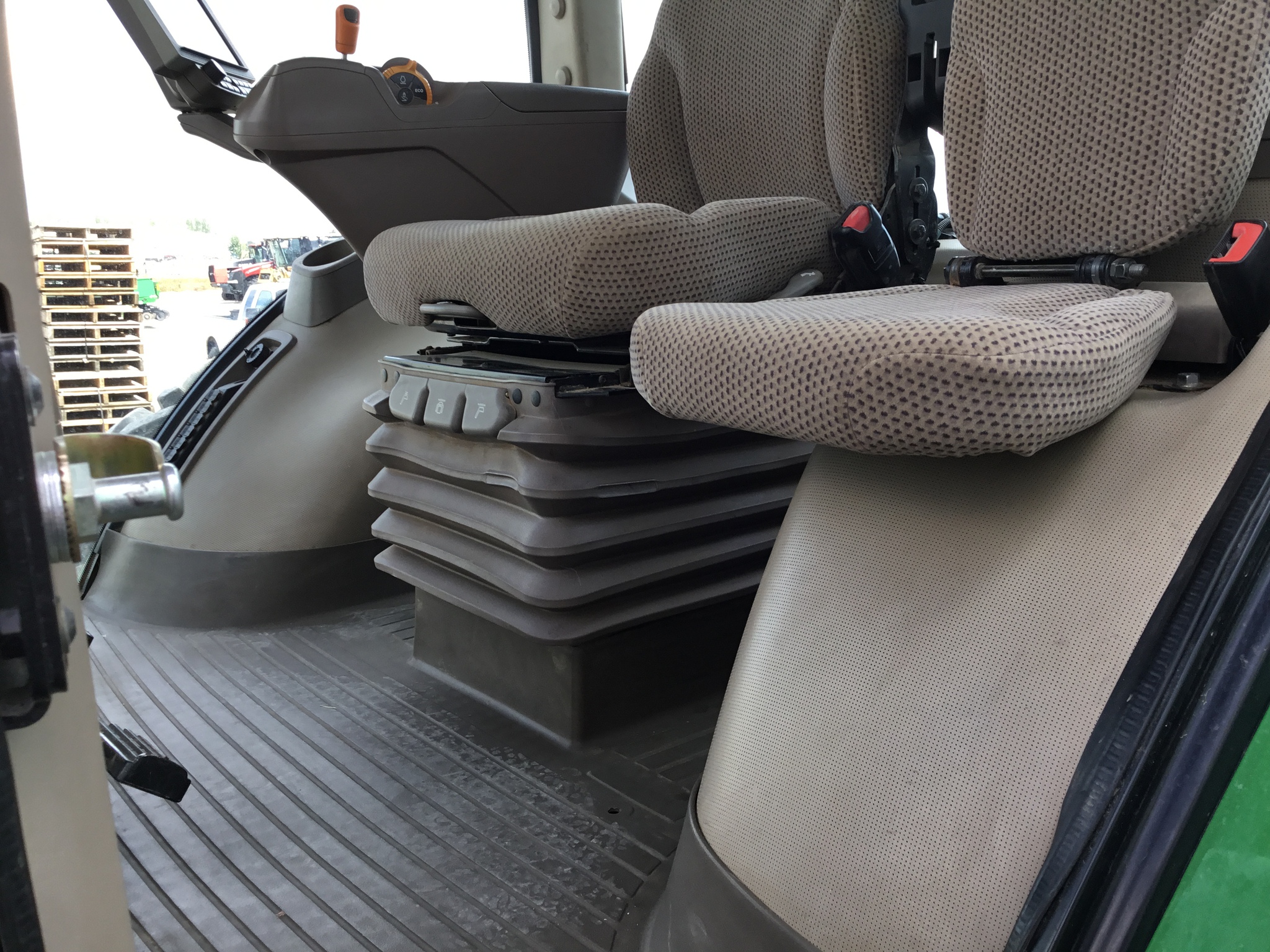 2015 John Deere 8320R Image 13