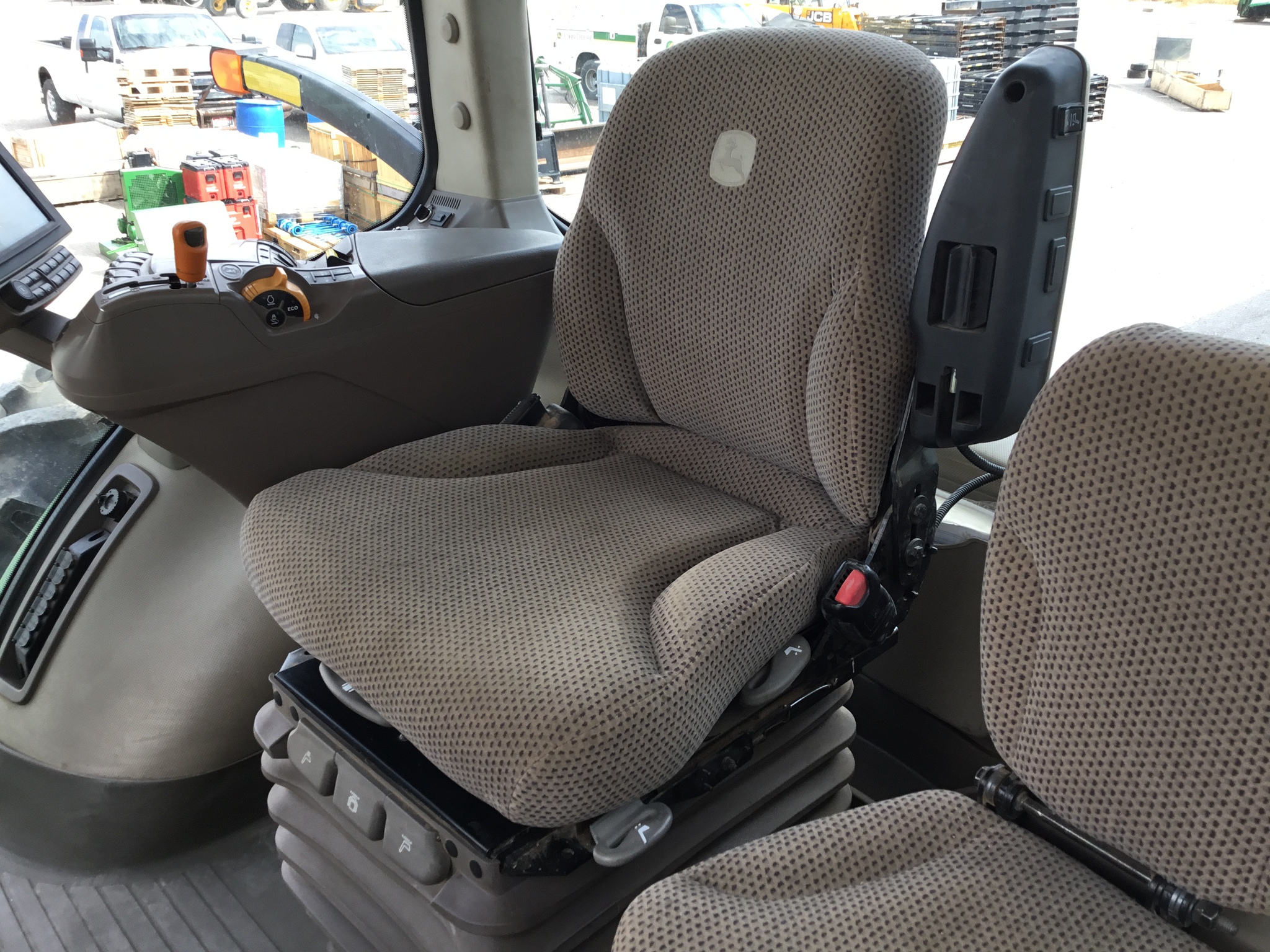 2015 John Deere 8320R Image 12