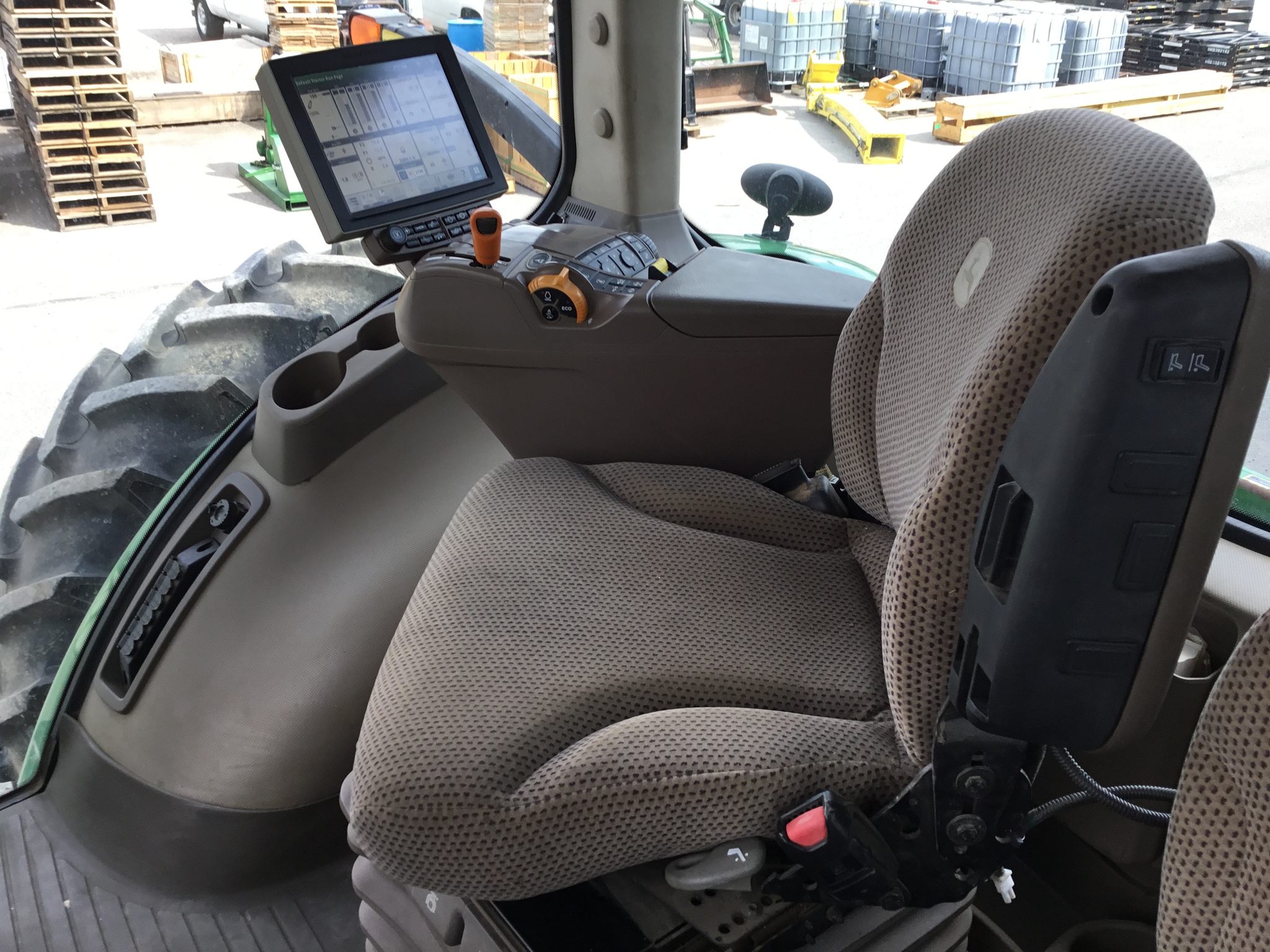 2015 John Deere 8320R Image 10