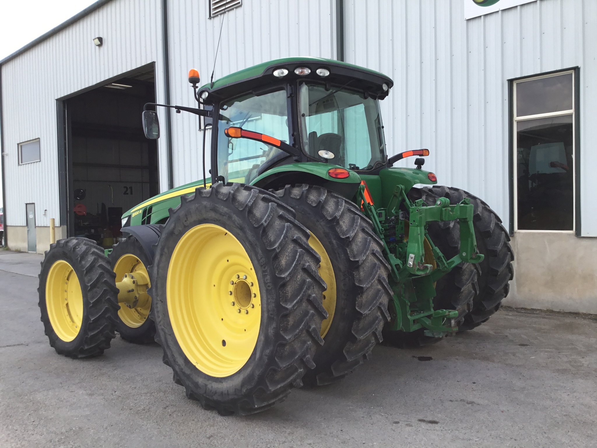 2015 John Deere 8320R Image 3