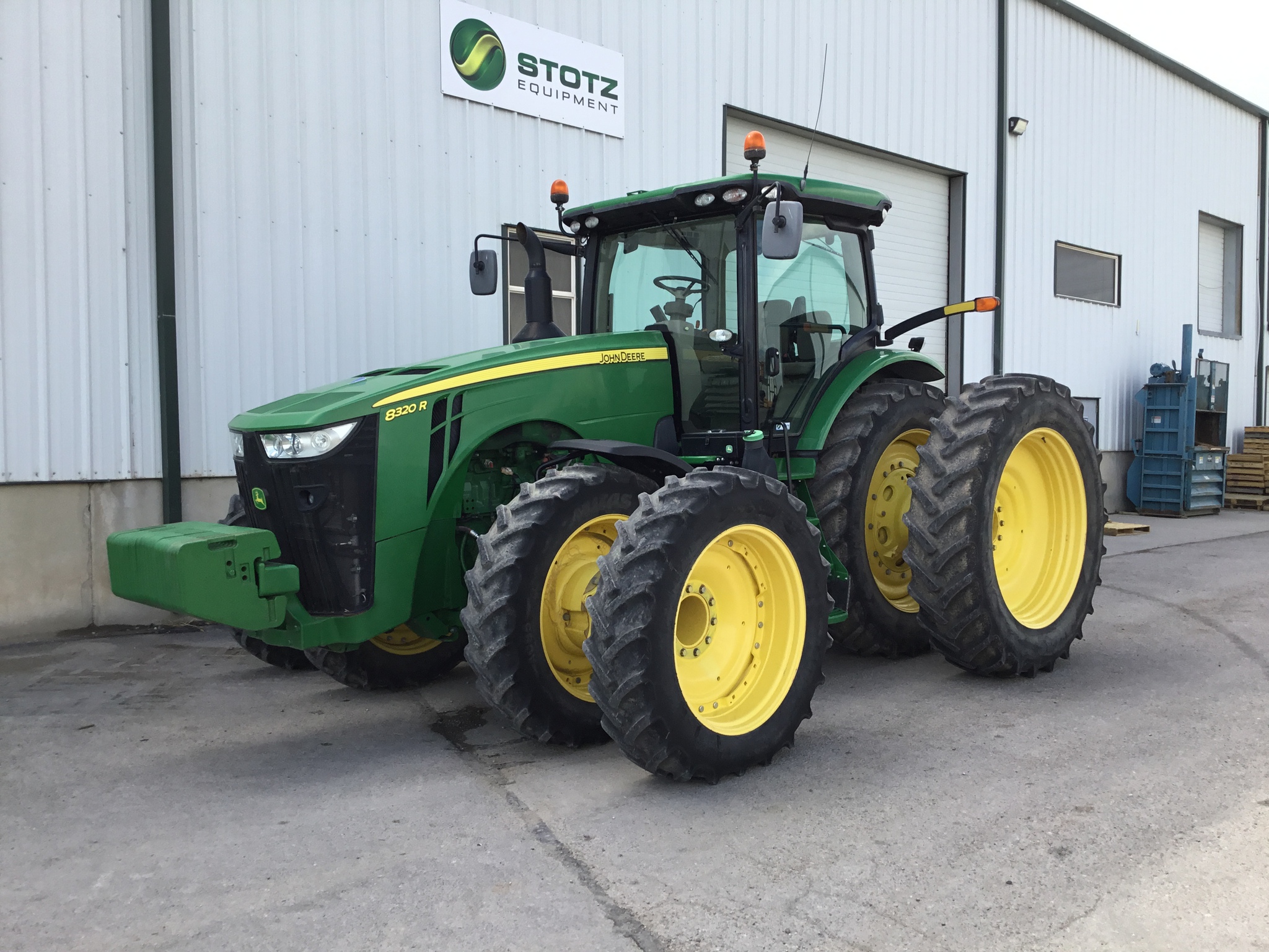 2015 John Deere 8320R Image 1