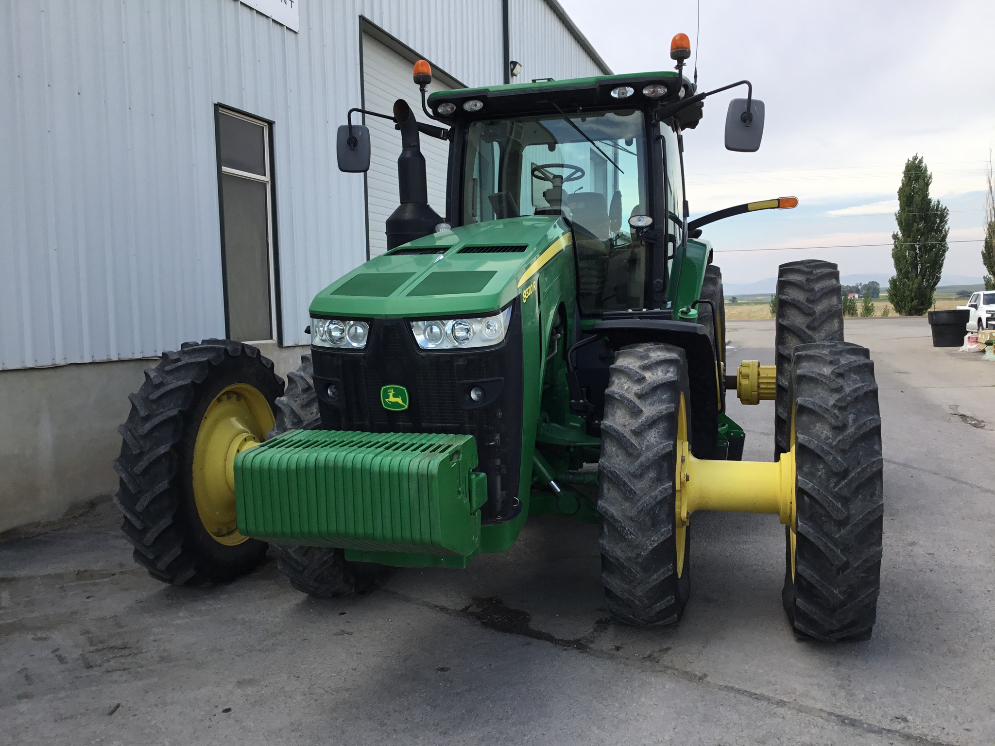 2015 John Deere 8320R Image 9