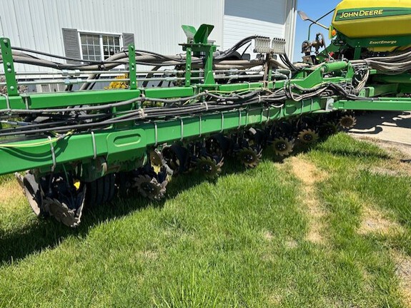 2021 John-Deere 1775NT