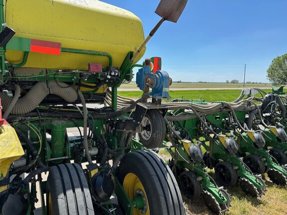 2021 John-Deere 1775NT