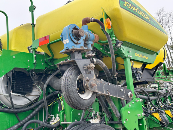 2021 John-Deere 1775NT