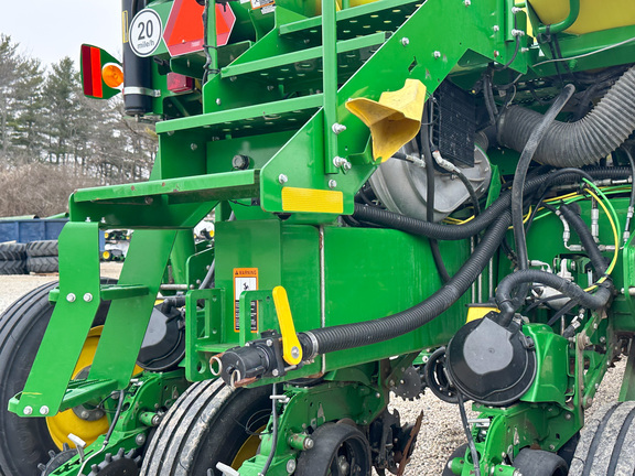 2021 John-Deere 1775NT